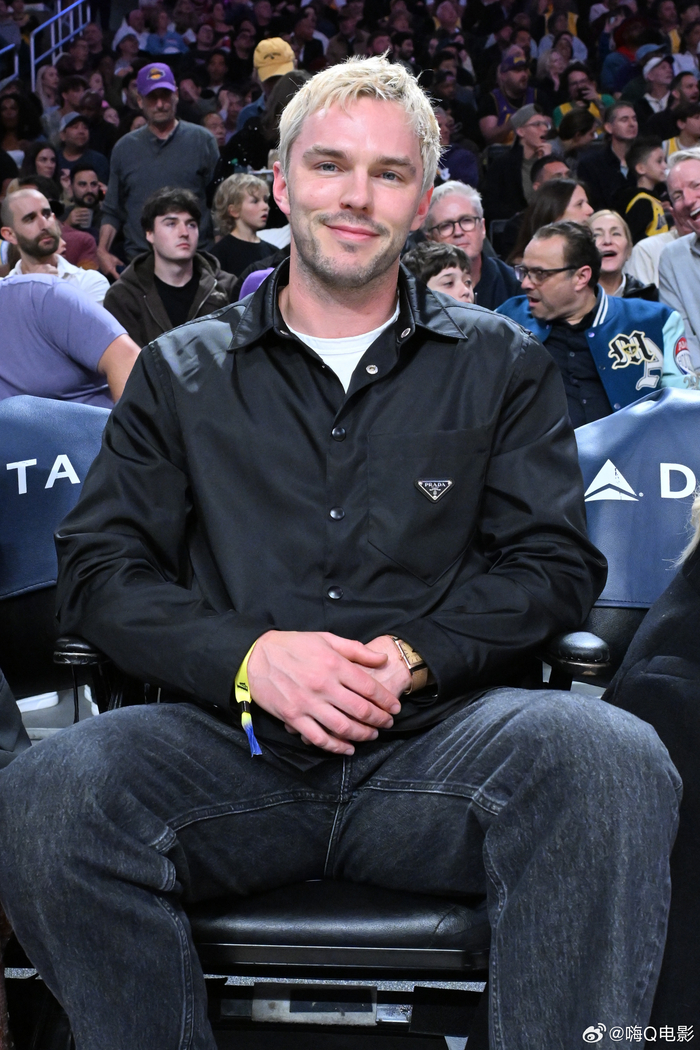 kaiyun-尼古拉斯·霍尔特现身2026年湖人vs骑士比赛现场|Nicholas Hoult|LAKERS_新浪娱乐_新浪新闻